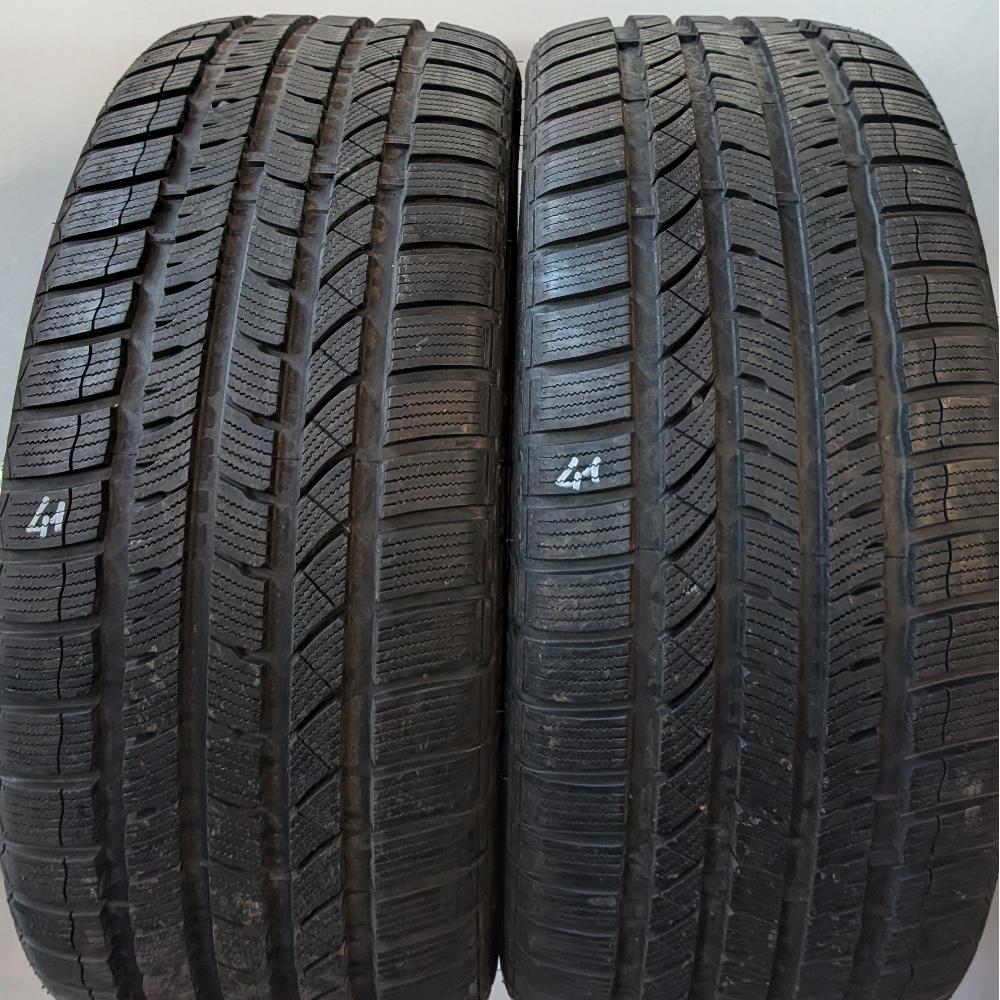 245 40 18 97V XL M+S MOMO NORTH POLE W-2