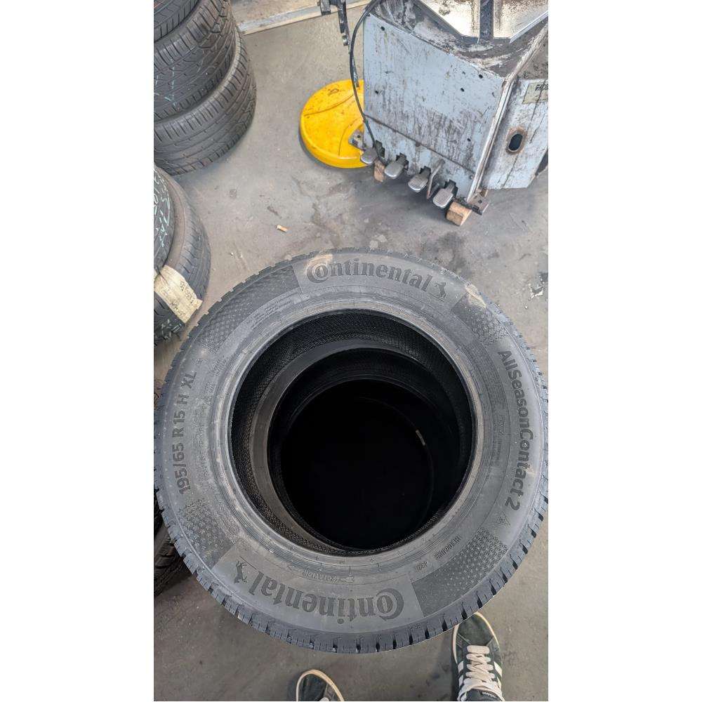 CONTINENTAL AllSeasonContact 2 195/65 R15 XL - Pneumatici